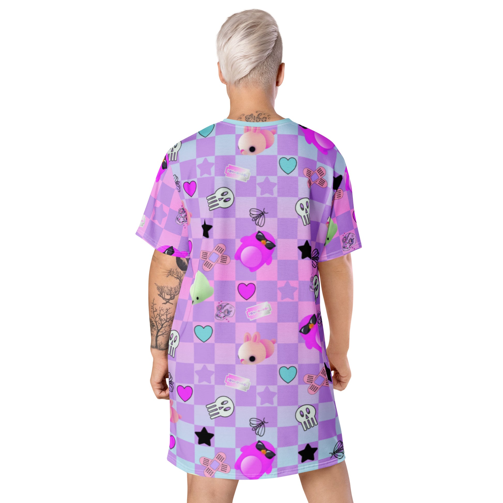 Menhera kei dress in pastel goth style with yami kawaii jfashion harajuku pattern of skulls, razor blades and sticking plasters mixed with yume kawaii cute motifs of mochi penguins, seals and mice against a pastel checked or chequered background.