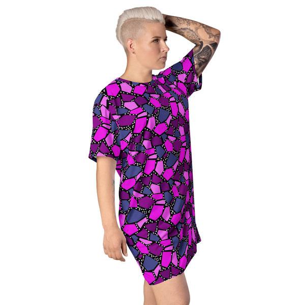  geometric patterned t-shirt dress in a vibrant futuristic Synthwave colour palette against a black and white dotted background. Available here in a metallic purple style.